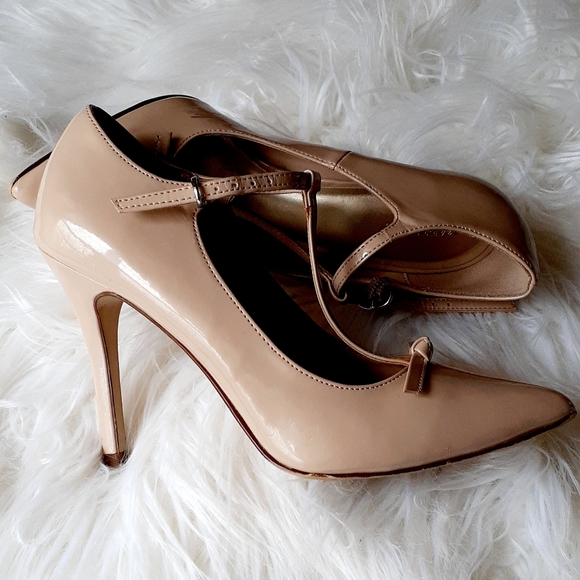 Beige Patent Leather Pumps - Picture 5 of 10